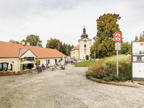 Ctěnický zámek